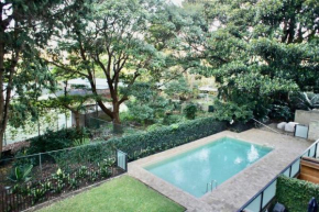 Lovely refurbished 1 bed near marina + parking, Sydney